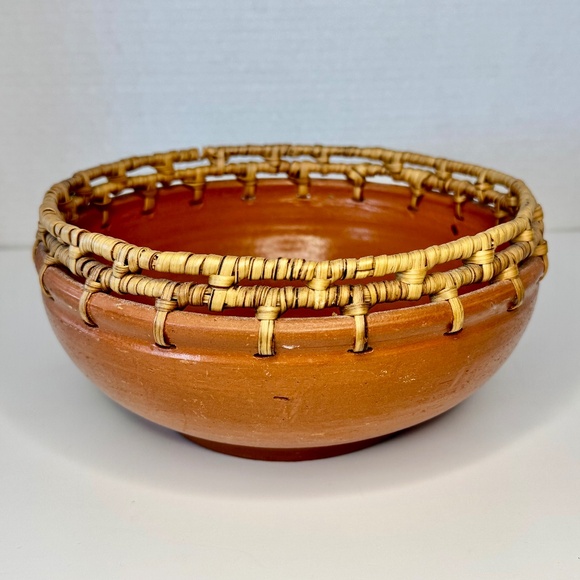Vintage 90s Terracotta Bowl with Woven Reed Rim, handcrafted in Nigeria - Picture 1 of 9